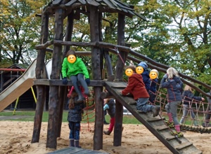 Ein neuer Rutschenturm für unseren Spielplatz