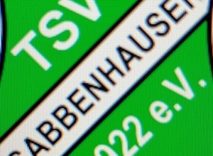 Volksbank: Rasenmäher für das Sportgelände TSV Sabbenhausen