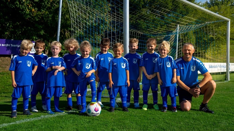 Gemeinsam zum Jugendbus des FC Erzingen