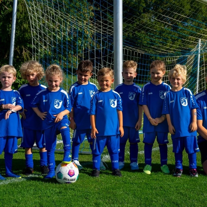 Gemeinsam zum Jugendbus des FC Erzingen