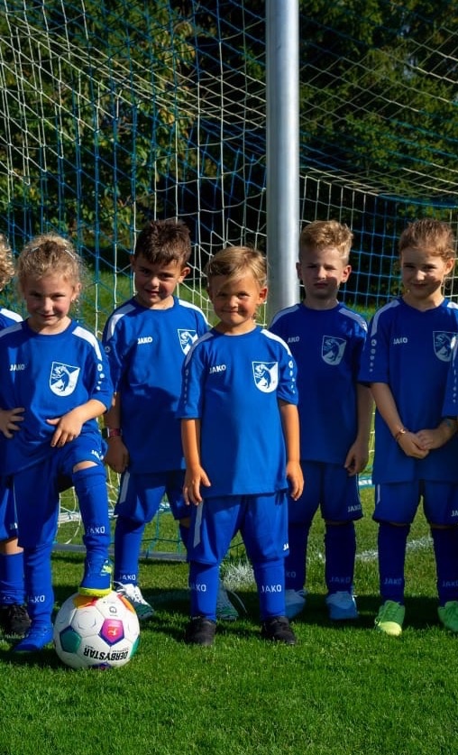 Gemeinsam zum Jugendbus des FC Erzingen