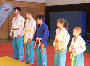 Vereinsjudohosen für den Zusammenhalt