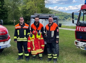 Neue Einsatzjacken für die Feuerwehren Neustadt und Erlach a.Main