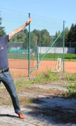 Umbau eines stillgelegten Tennisplatzes in einen Beach-Tennisplatz