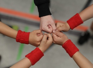 Mützen und Schweißbänder für die Handballer des FC Hennef 05 e. V.