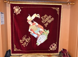 Restaurierung der Vereinsfahne und Ausstattung der Jugendfeuerwehr