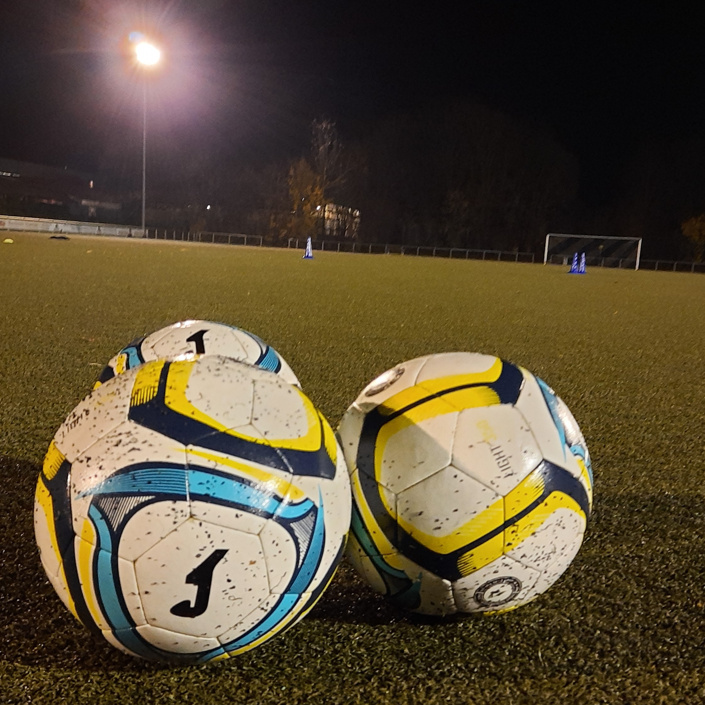 Ausstattung der Jugendspieler/-innen mit Trainingskleidung