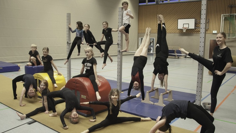 Für Training und Turnier: Schwebebalken und neue Matten brauchen wir