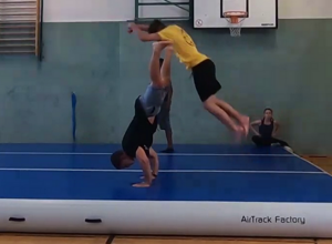 Video - AirTrack-Matte für Jugendliche