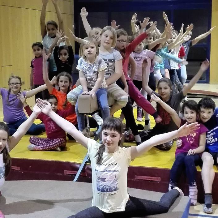 Zirkusgeräte für die Turnkinder des TV-Hermeskeil