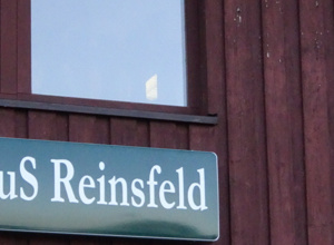 Fassade und Vordach am Sportlerheim Reinsfeld