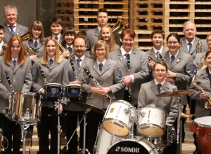 Neue Uniformen für den Musikverein Niedereimer