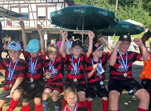 Neue Trainingsanzüge für die Jugend