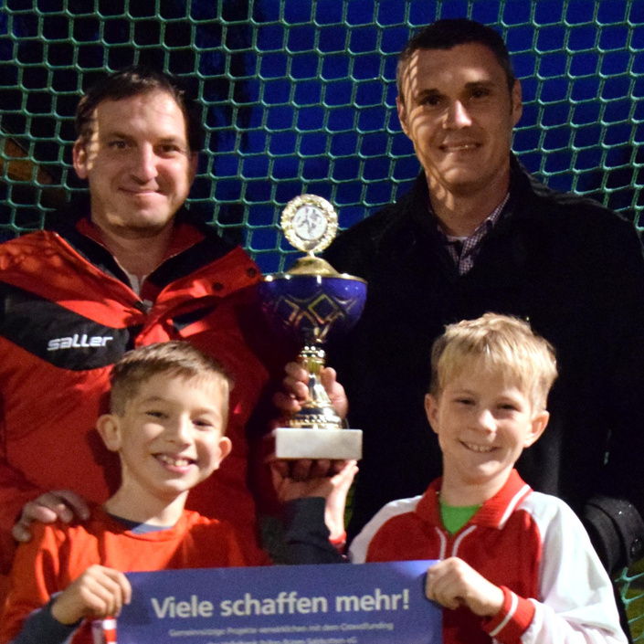 Vernes Jugend in rot und weiß