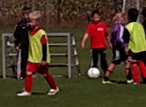 Trainingsanzüge und Trikots für die Kleinsten