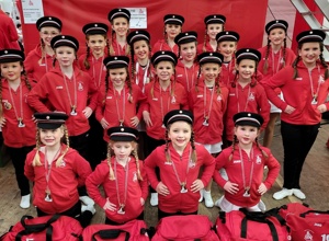 Neue Uniformen für die Juniorengarde- aus Mädchen werden junge Damen!