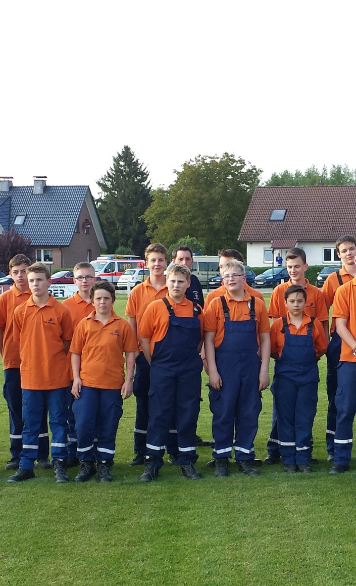 Neuer Zeltboden für die Jugendfeuerwehr 