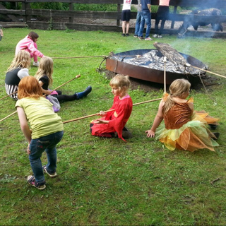 Essen- und Getränkeversorgung + Ponyreiten für die Kinder beim Sommerfest 2018