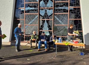Sitzgruppe am Urnengarten auf dem Friedhof in Windeck-Rosbach