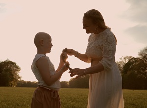 Video - Haarspendehelden, verwandeln Haar & Geldspenden in Perücken für Kinder