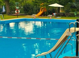 Neue Rutsche fürs Freibad Gumpelstadt