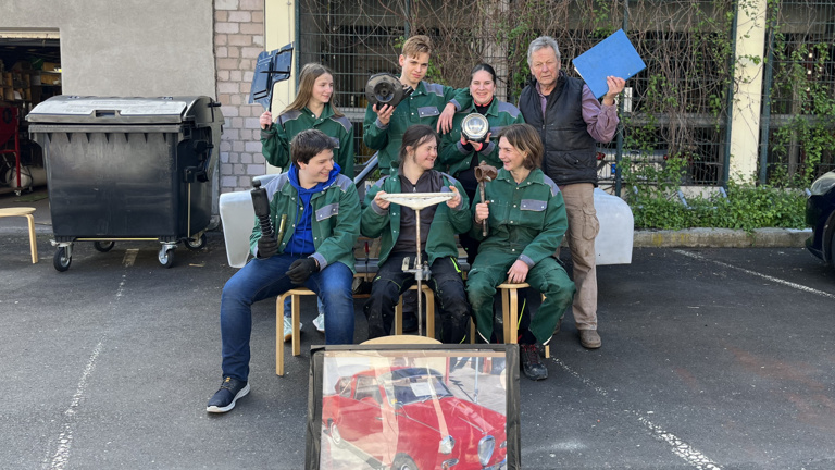 Oldtimer AG: Schüler lernen schweißen (Jenaplan-Schule Würzburg)