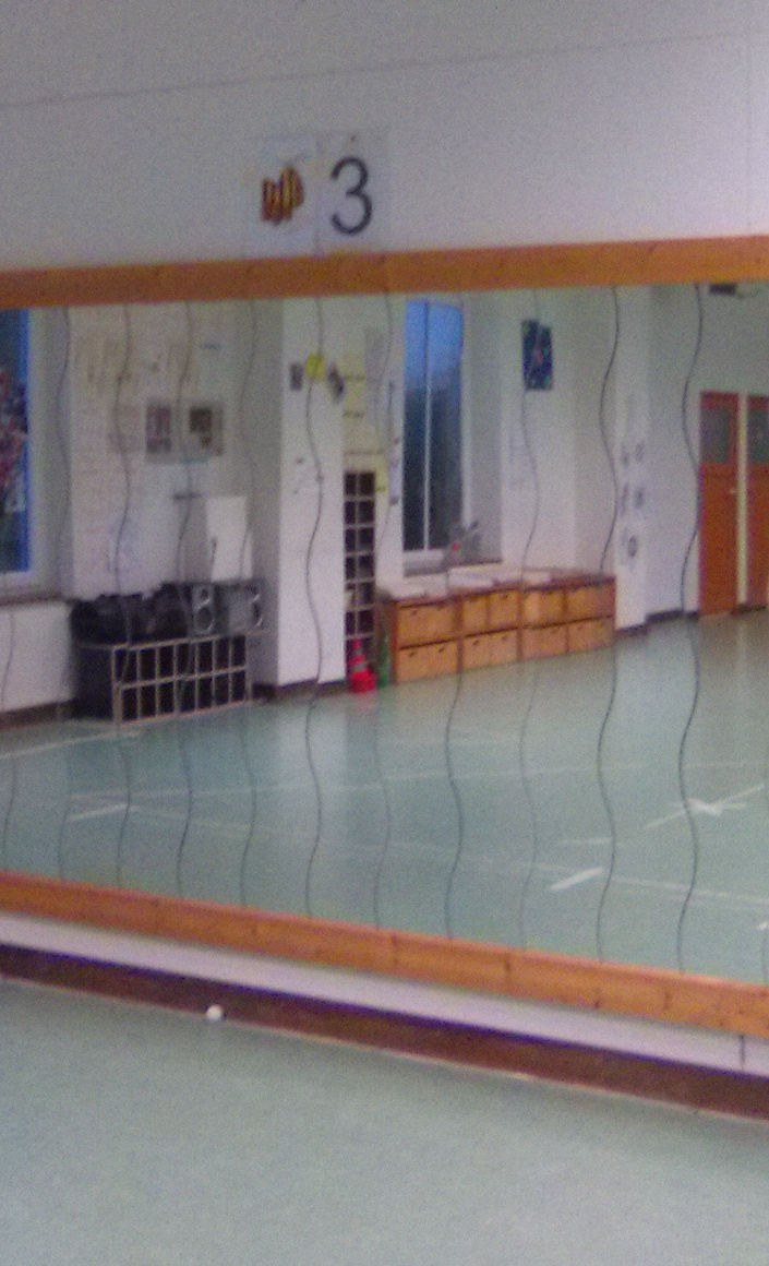 Hallenneubau SB Versbach, "Spieglein an der Wand"