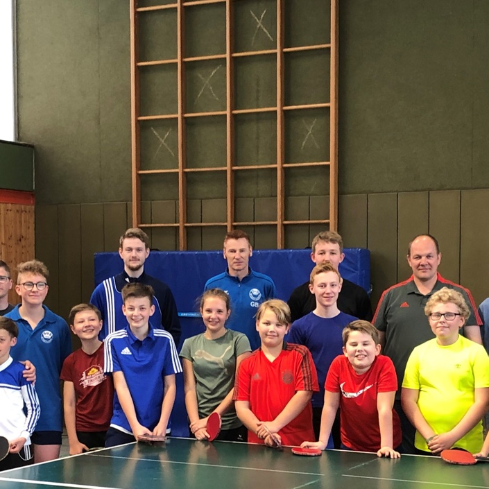 SuS Stadtlohn-Tischtennis-Roboter mit TT-Tisch