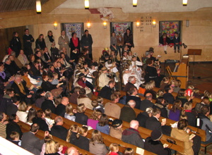 Einen neuen Dachbalken für die Emmauskirche in München Harlaching