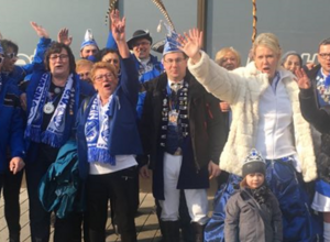 Standarte mit Vereinswappen