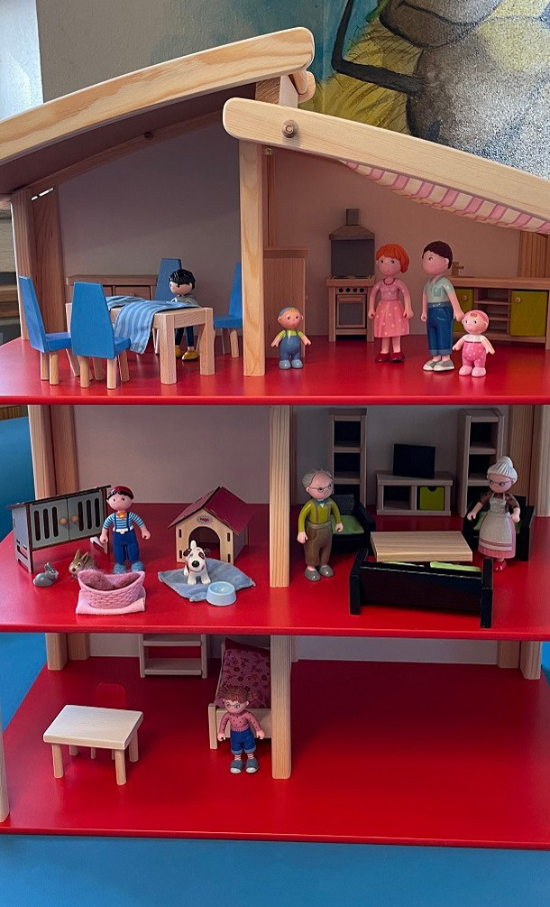 Neues Puppenhaus für unseren Kindergarten