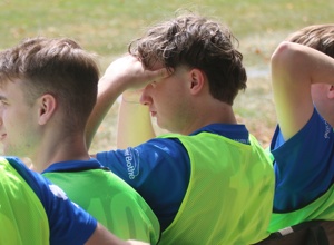 "Und wie schützt du Dich vor der Sonne?" "Bitte 2 x Spielerkabine"