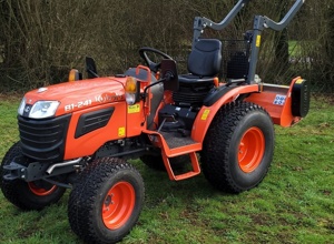 Neuer Traktor für die Pflege unseres TSV Sportgelände