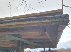 Sanierung des undichten Daches für den Naturkindergarten Bezgenriet