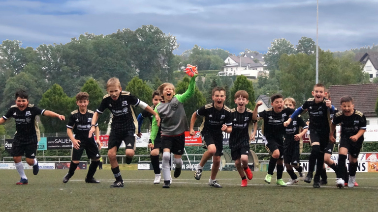 Neue Trainingsausrüstung für Sunderns Jugend