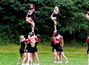 Trainingskleidung für die Cheerleader-Mädels