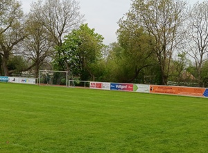 Für unseren Sportplatz wollen wir 2 Spielerkabinen anschaffen.