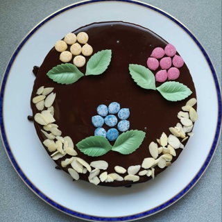 Torte mit Lieblingsschokolade/-obst