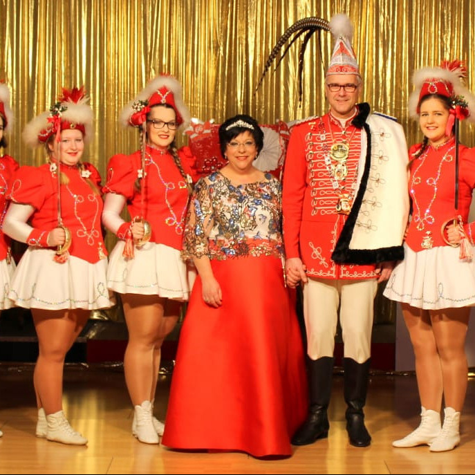Neue Gardeuniformen für die KG Rot-Weiss Ehrang
