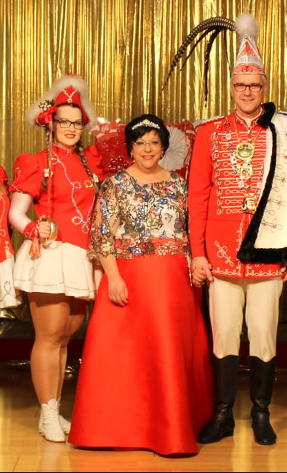 Neue Gardeuniformen für die KG Rot-Weiss Ehrang