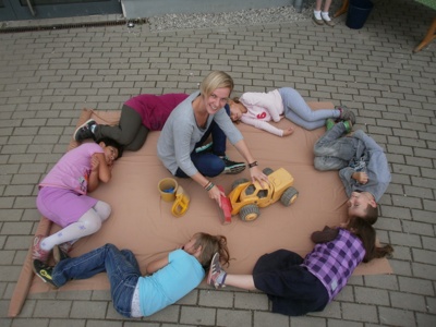 Outdoor-Sandkasten als Spiel- und Lernraum