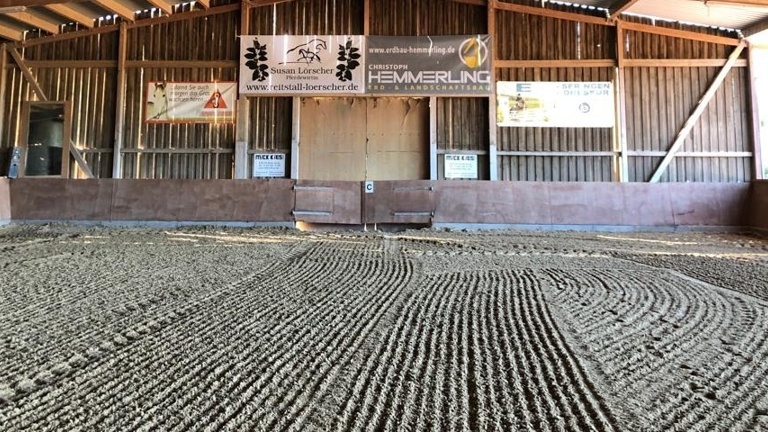 Reitplatzboden + Aufbereitung Reitplatz f. Reitschule
