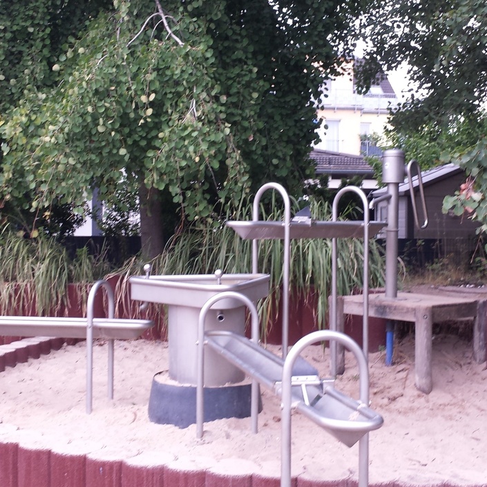 Ein Wasserspielplatz für die Juki-Farm