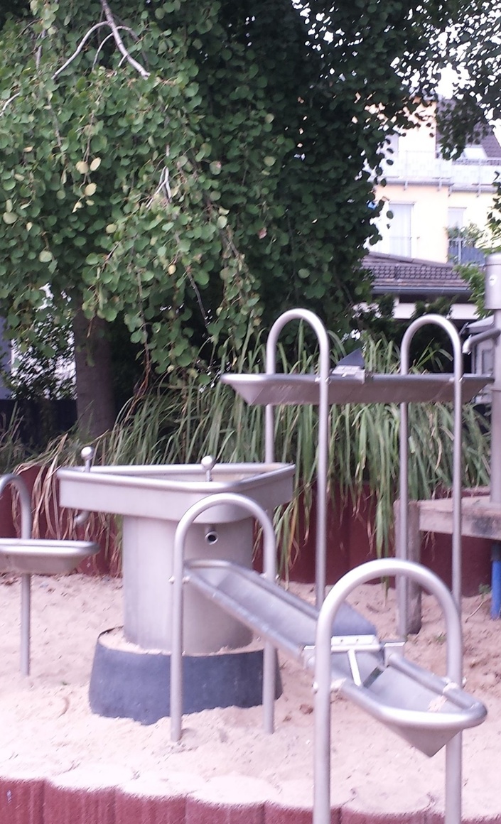 Ein Wasserspielplatz für die Juki-Farm