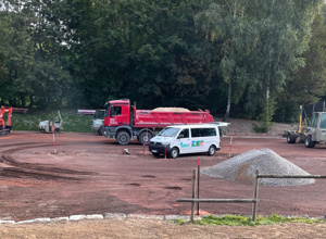 Bau von zwei Allwetterplätzen