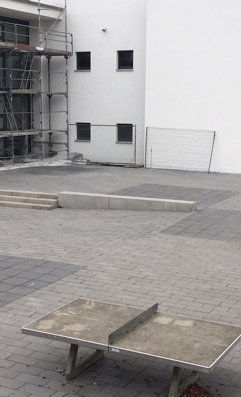 Bänke für den Schulhof