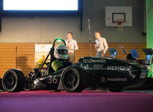 Chemnitzer Studierende entwickeln neues autonomes Rennfahrzeug