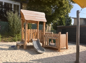 Sonnenschirm für den U3 Bereich und Kinderschaukel