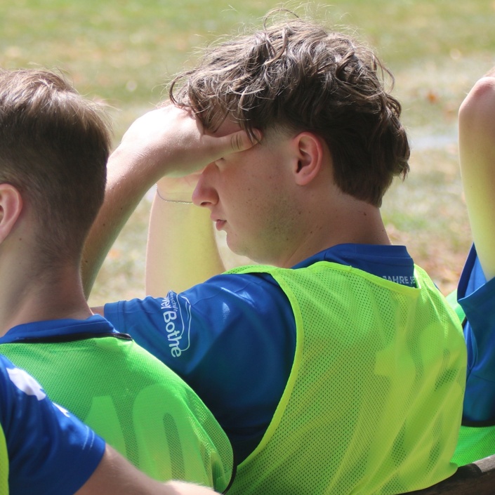 "Und wie schützt du Dich vor der Sonne?" "Bitte 2 x Spielerkabine"