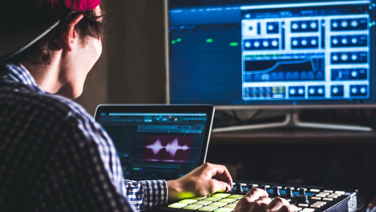 StudioLab - Ausstattung für ein Ton- und Videostudio für Schüler:innen